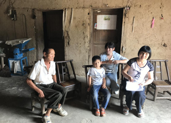 刘发英:情系贫困生 甘做“摆渡人”(图)(图3) 刘发英:情系贫困生 甘做“摆渡人”(图)(图3)