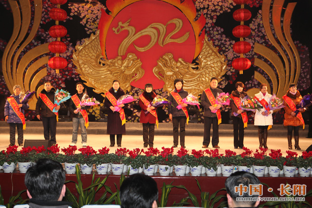 英子姐姐团队当选长阳2011年度“感动长阳十大人物”（图）