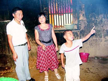 图文：“英子姐姐”与千万元助学款